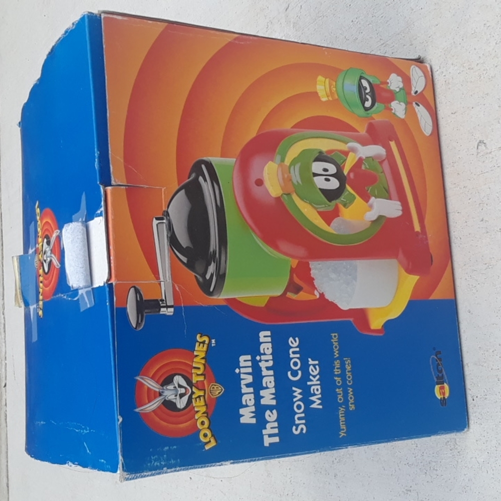 Vintage Looney Tunes Marvin the Martian Snow Cone Maker Shaved Ice Machine
